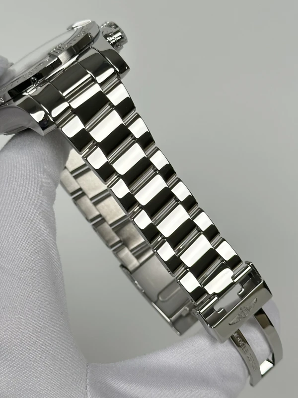 Breitling Super Avenger II A13371111B1A1 7