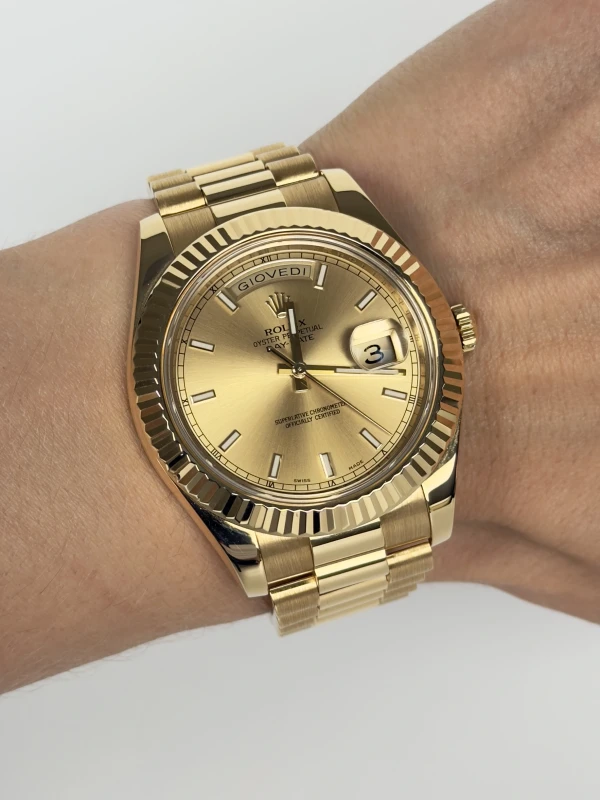 Rolex II 41mm Yellow Gold 218238 chip 4