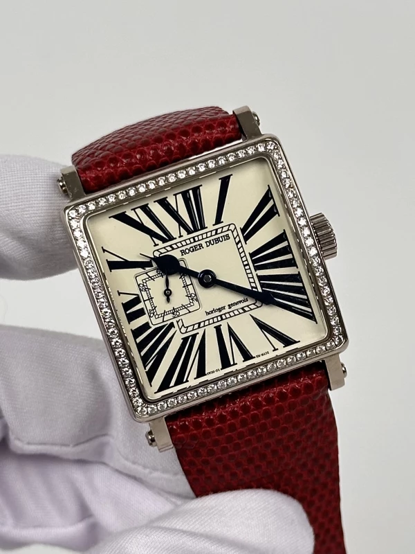 Roger Dubuis Golden square 3