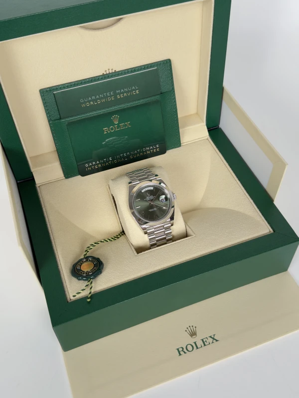 Rolex 40 MM, PLATINUM 228206-0027 7