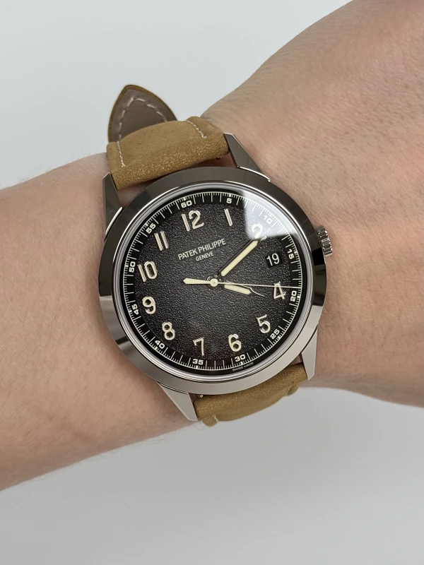 Patek Philippe Calatrava 5226G-001 9