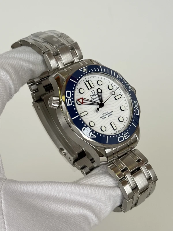 Omega DIVER 300M 210.30.42.20.04.002 2