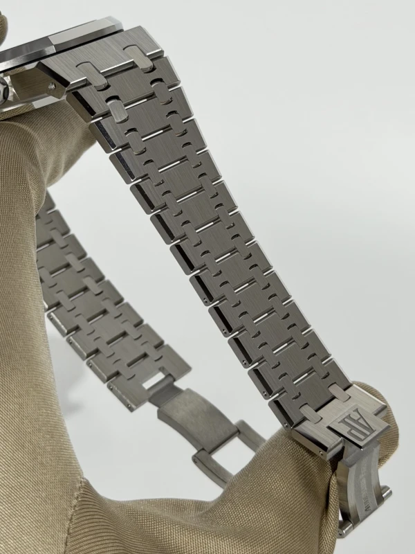 Audemars Piguet SELFWINDING CHRONOGRAPH 41 MM 26240ST.OO.1320ST.06 3