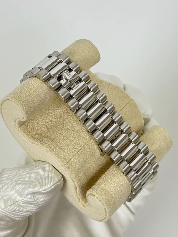 Rolex 40 MM, PLATINUM 228206-0027 4