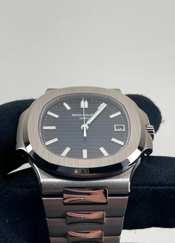 Patek Philippe NAUTILUS 5811/1G-001 4