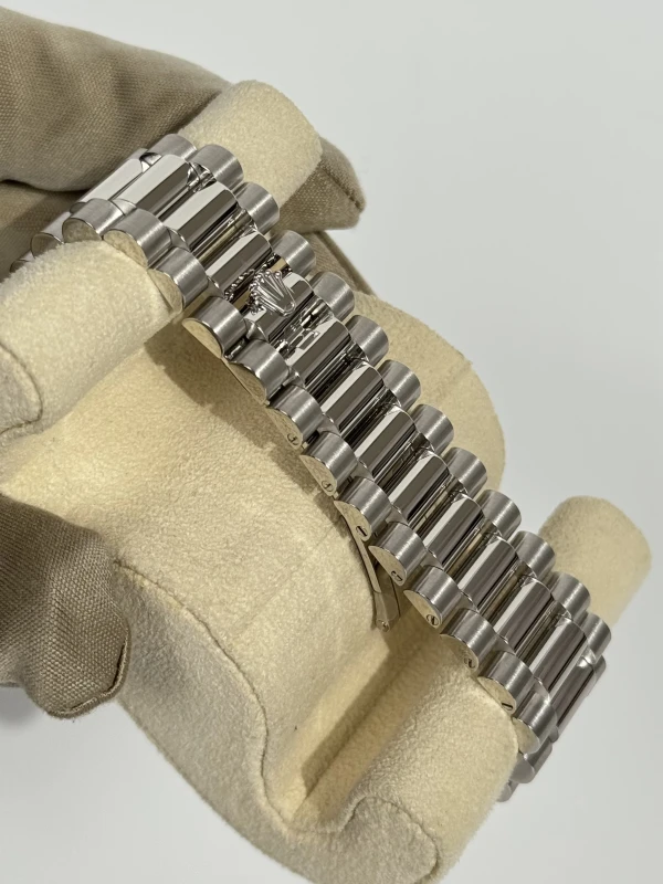 Rolex Platinum 40 mm 228236-0024 5