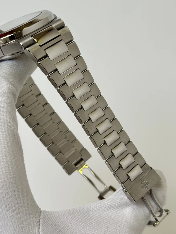 Patek Philippe TRAVEL TIME CHRONOGRAPH  5990/1A-001 5