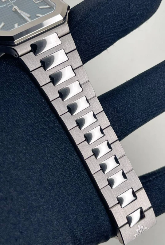 Patek Philippe 7128/1G-001 7
