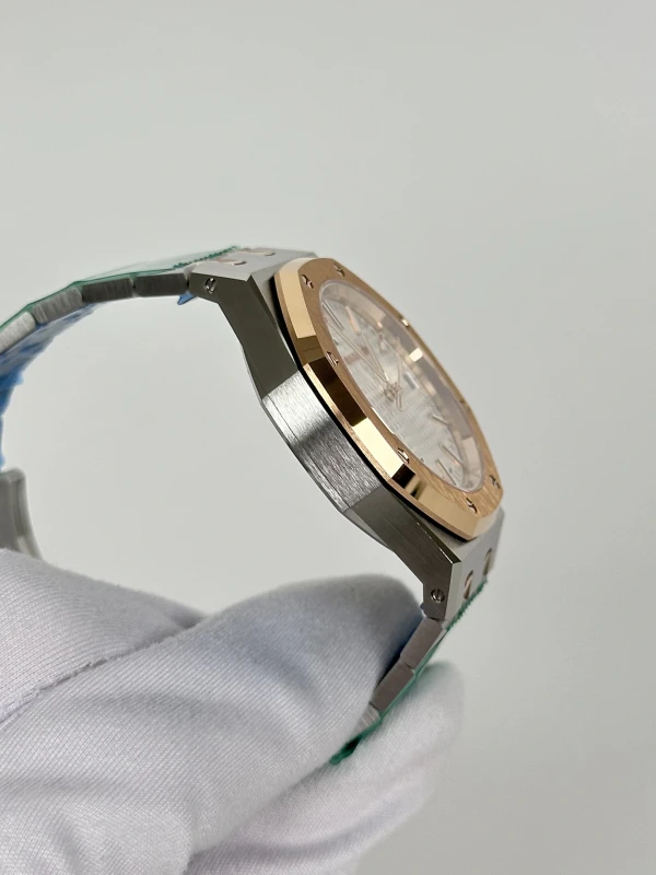 Audemars Piguet Royal Oak Selfwinding 37 mm 15550SR.OO.1356SR.02 3