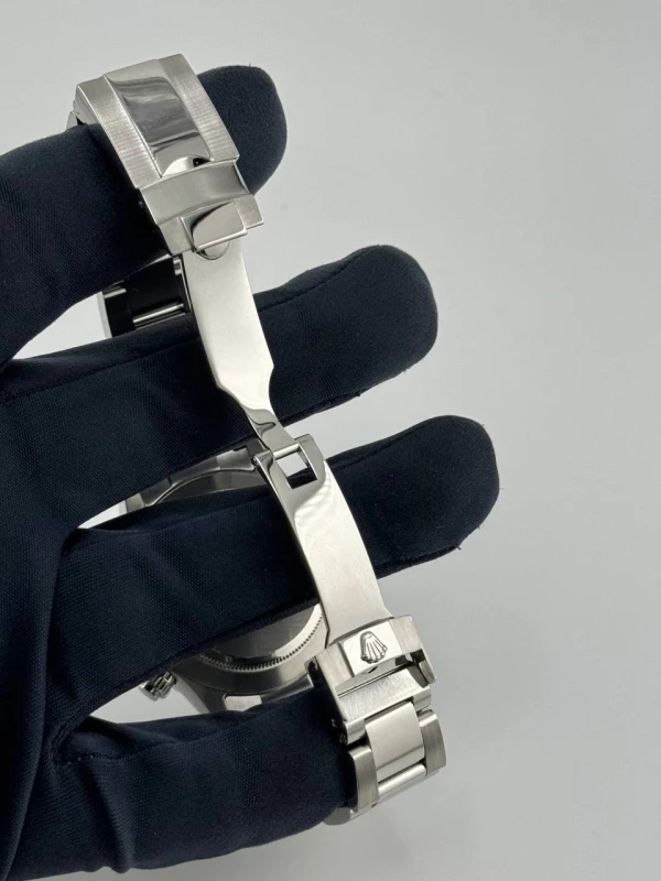 Rolex Cosmograph 40mm Steel 116520 9