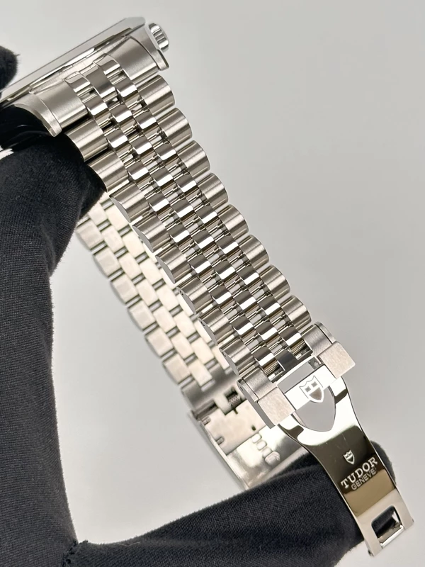 Tudor M79680-0002 7