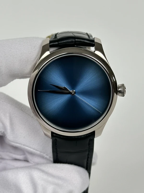 H. Moser & Cie Centre Seconds 1200-0215 2