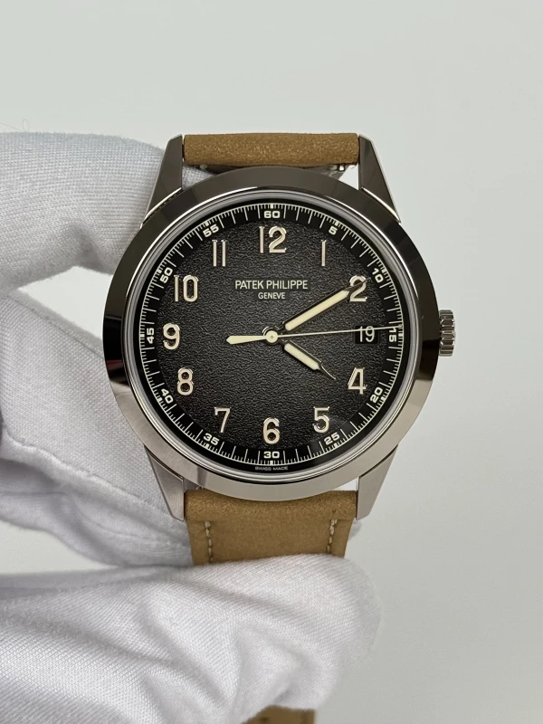 Patek Philippe Calatrava 5226G-001 2