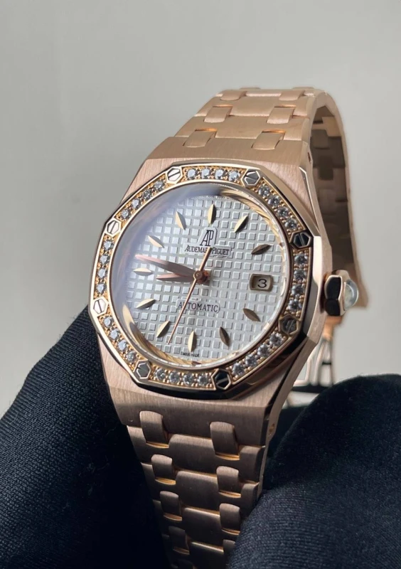 Audemars Piguet Royal Oak Quartz Gold 67621OR.ZZ.D010CA.01 2