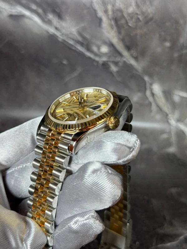 Rolex 36mm Steel and Yellow Gold 126233-0037 3
