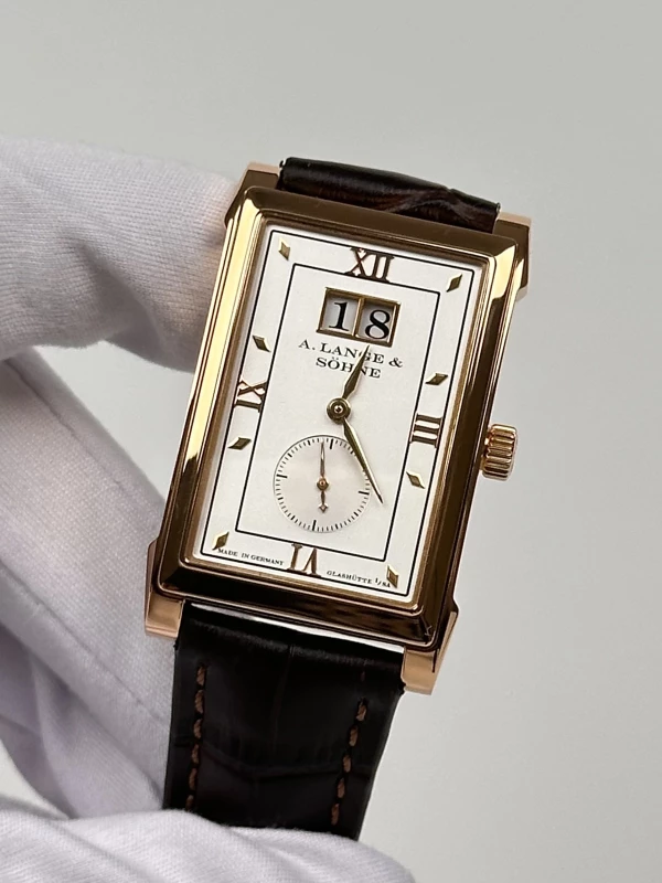 A. Lange & Sohne 107.032 4