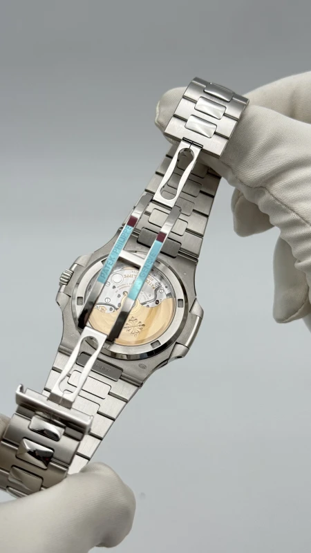Patek Philippe 5711/111P-001 4