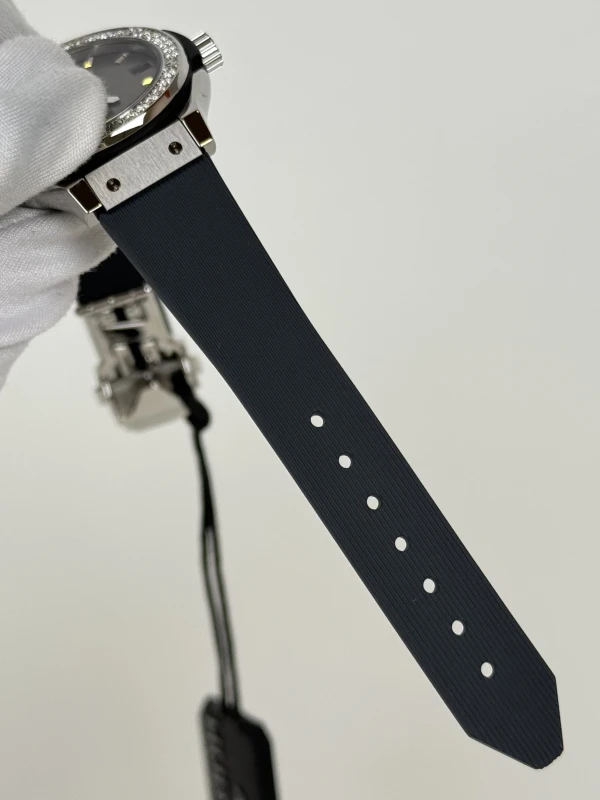 Hublot RACING GREY TITANIUM DIAMONDS 581.NX.7071.RX.1104 7