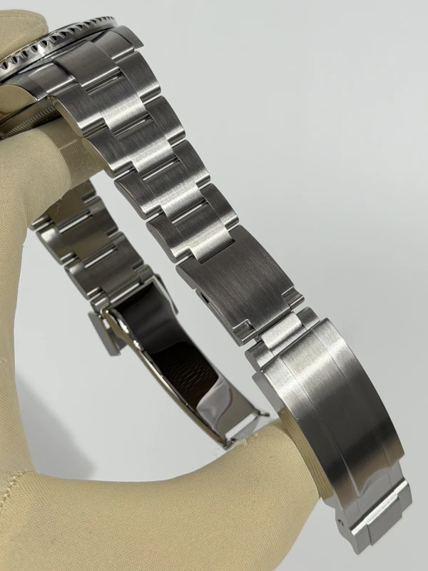 Rolex 4000 126600-0001 3