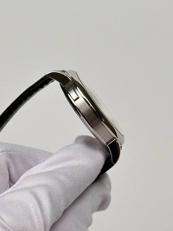 A. Lange & Sohne 115.025 5
