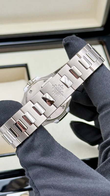 Patek Philippe 7010/1G-013 7