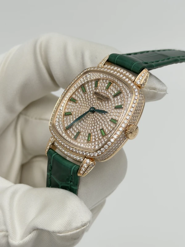 Patek Philippe 7043/250R-001 4