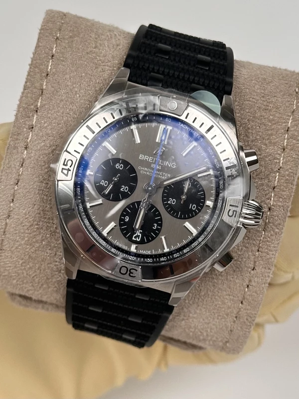 Breitling CHRONOMAT B01 42 EB0134101M1S1 4