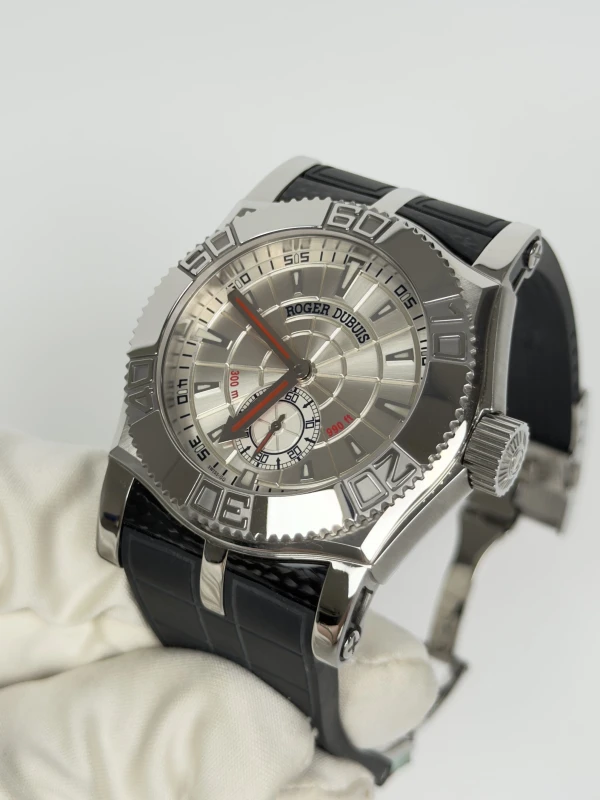 Roger Dubuis EASYDIVER SE46 SE46 14 9 3.53R 4