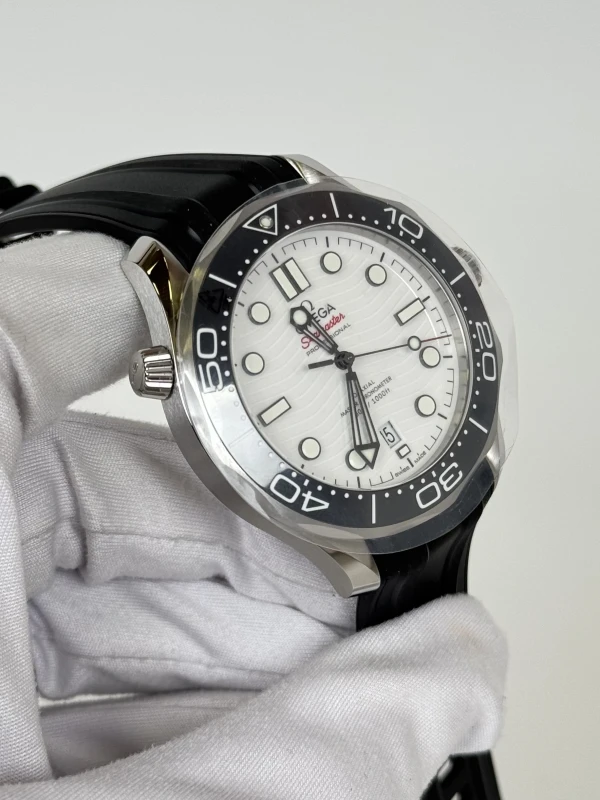 Omega Diver 300M 210.32.42.20.04.001 3