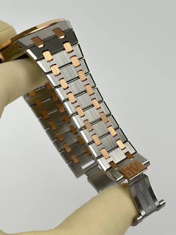 Audemars Piguet Royal Oak Selfwinding 37 mm 15550SR.OO.1356SR.02 6
