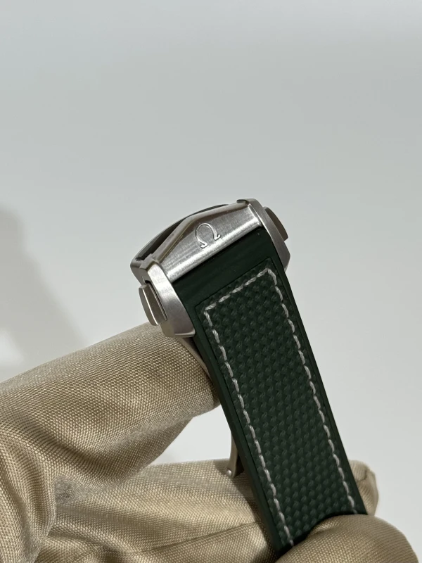 Omega Planet Ocean 600 m 215.32.44.21.06.001 6