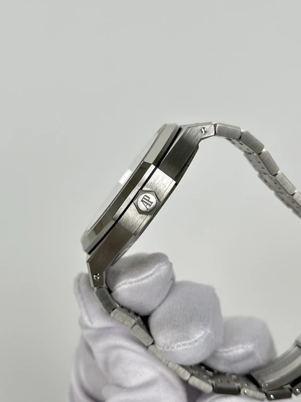 Audemars Piguet 15510ST.OO.1320ST.08 5