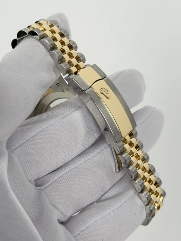 Rolex 41 mm, steel and yellow gold 126303-0014 3