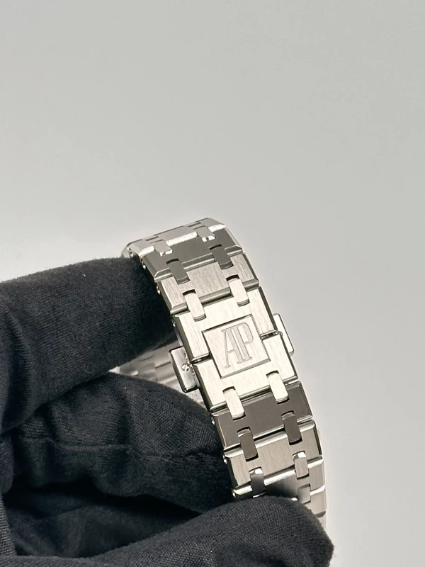Audemars Piguet Royal Oak Automatic 37mm 15451ST.ZZ.1256ST.01 8