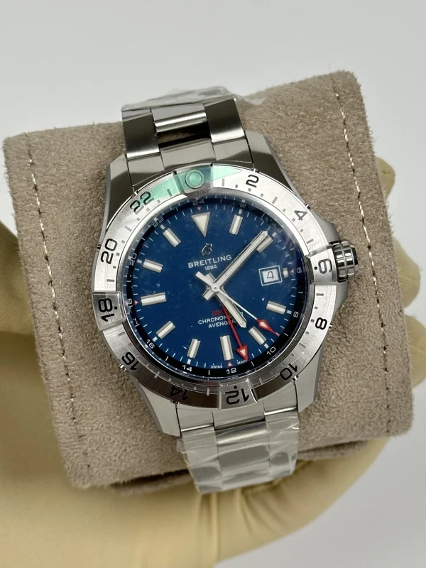 Breitling AVENGER AUTOMATIC GMT 44 A32320101C1A1 3