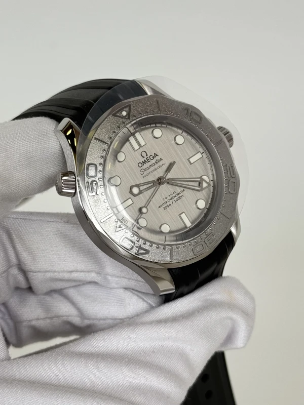 Omega DIVER 300M 210.32.42.20.06.002 3