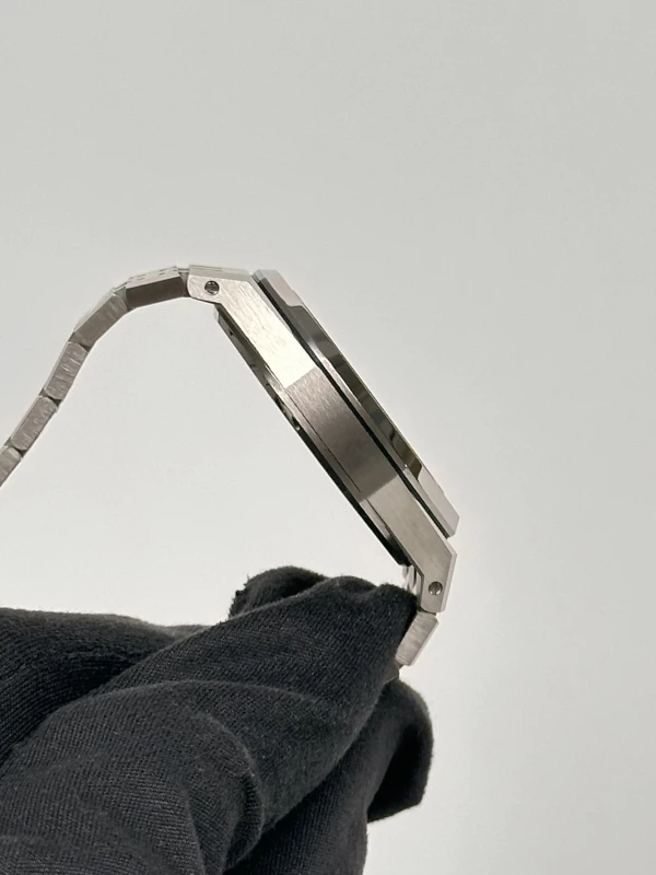 Audemars Piguet Royal Oak Selfwinding "50th Anniversary" 37 mm 15550ST.OO.1356ST.04 4