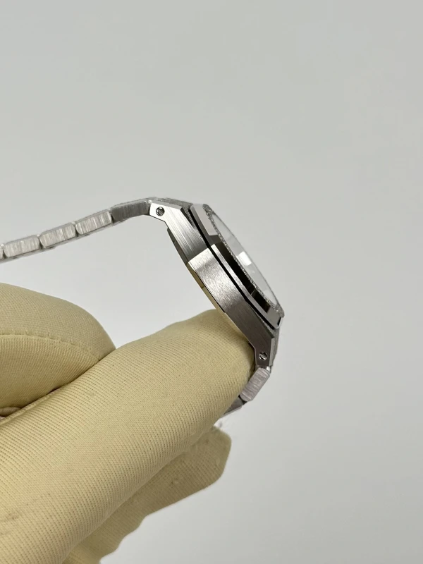 Audemars Piguet MINI FROSTED GOLD 67630BC.GG.1312BC.01 3