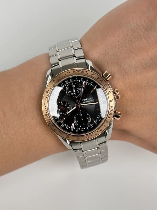 Omega  DAY-DATE CHRONOGRAPH 40 MM 323.21.40.44.01.001 8