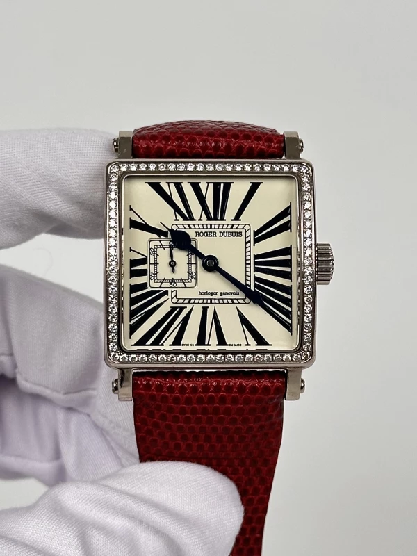 Roger Dubuis Golden square 2