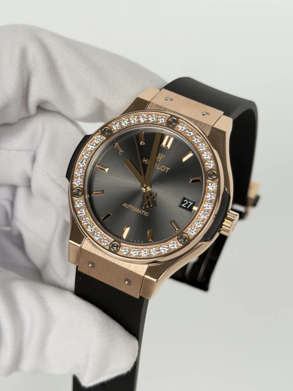 Hublot King Gold Diamonds 565.OX.7081.RX.1204 3