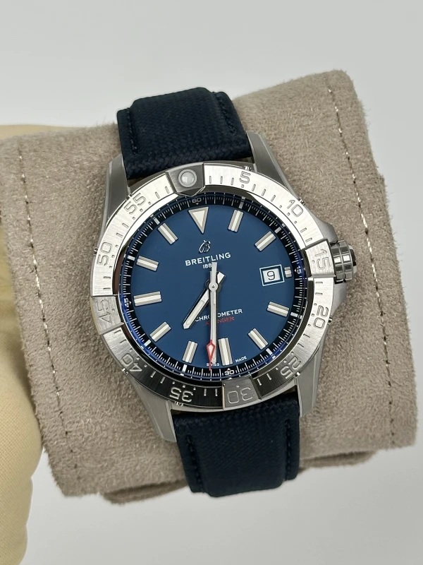 Breitling AVENGER AUTOMATIC 42 A17328101C1X1 3