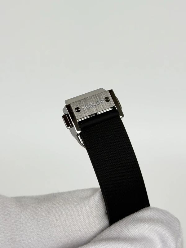 Hublot 33 MM Quartz Titanium 581.NX.1470.RX.1704 5