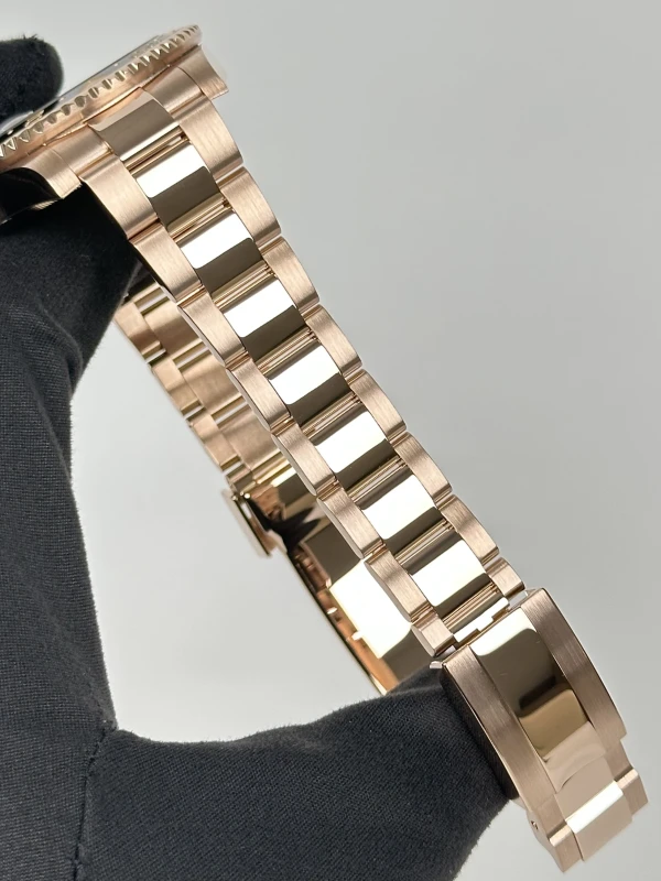 Rolex 40 mm, Everose gold 126715CHNR-0001 5