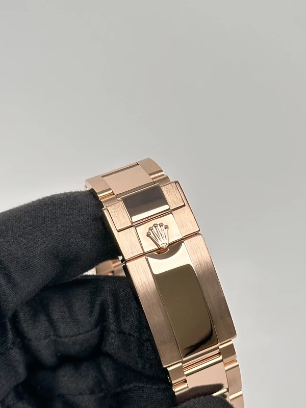 Rolex 40 mm, Everose gold 126715CHNR-0001 7
