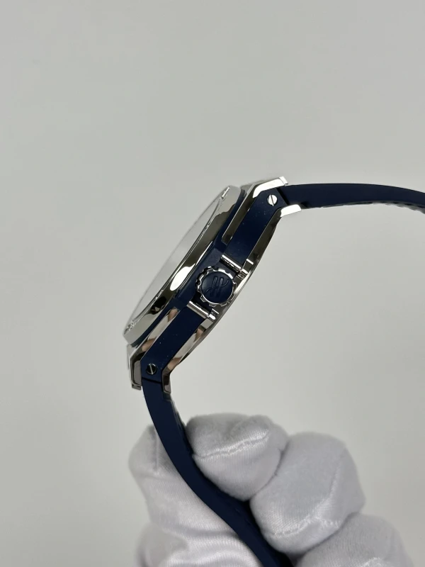 Hublot Bang Steel Blue Diamonds 38mm  361.SX.7170.LR.1204 6