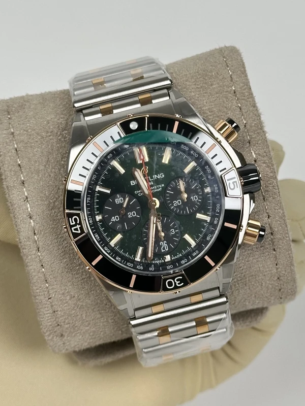Breitling SUPER CHRONOMAT B01 44 UB0136251L1U1 3
