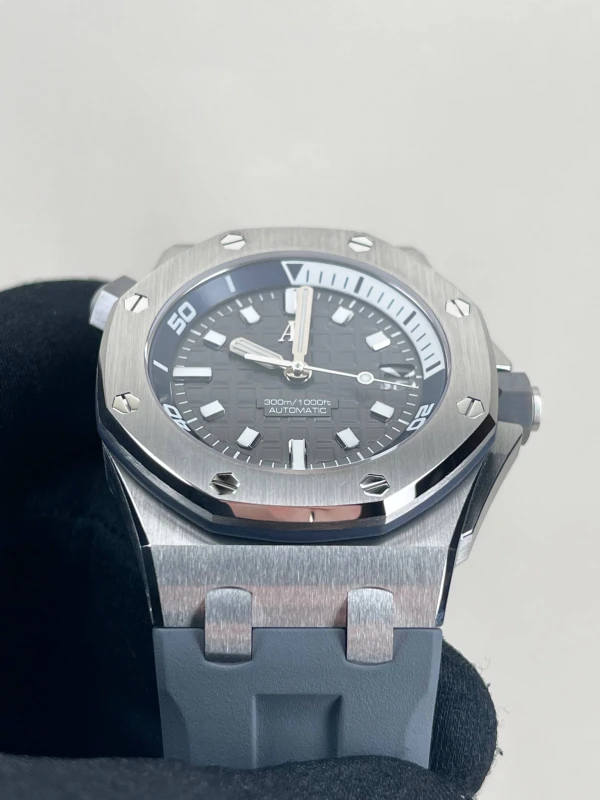 Audemars Piguet Diver 15720ST.OO.A009CA.01 4