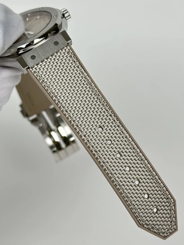 Hublot CLASSIC FUSION ESSENTIAL TAUPE 542.NX.4610.NR.HEC25 7