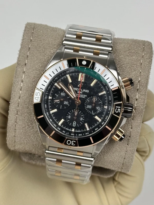 Breitling SUPER CHRONOMAT B01 44 UB0136251B1U1 4